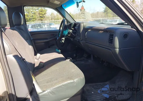 2001 Chevrolet Silverado 1500 из США, поврежденный, VIN 1GCEK14V61Z255647